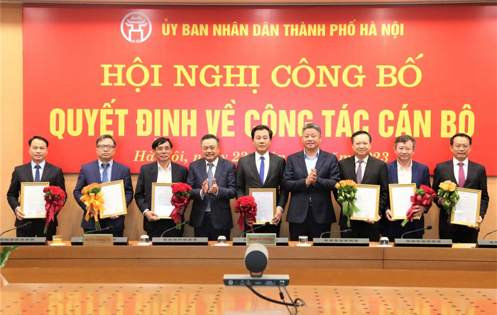 Công bố các quyết định của UBND thành phố về công tác cán bộ