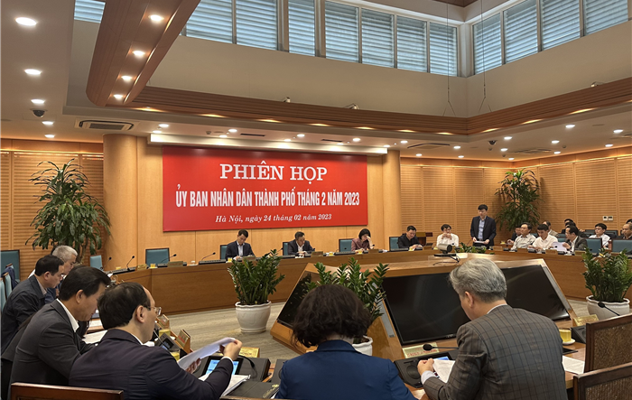 Tập thể UBND thành phố xem xét các nội dung trình Kỳ họp thứ 11 HĐND thành phố