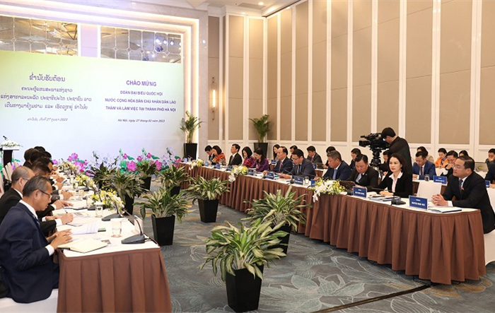 Trao đổi kinh nghiệm hoạt động của cơ quan dân cử với Đoàn đại biểu Quốc hội Lào