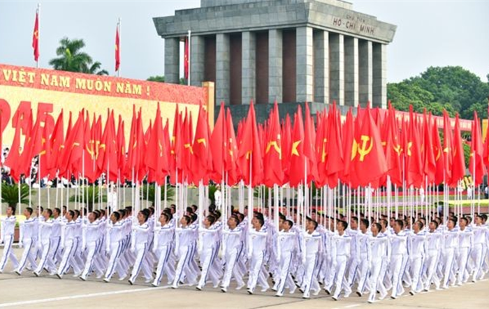 Vững bước dưới ngọn cờ vẻ vang của Đảng