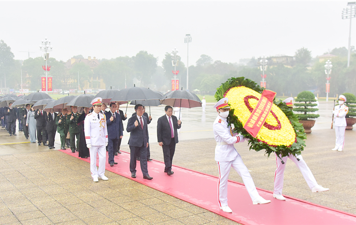 Lãnh đạo Đảng, Nhà nước và thành phố Hà Nội tưởng niệm Chủ tịch Hồ Chí Minh và các Anh hùng liệt sĩ