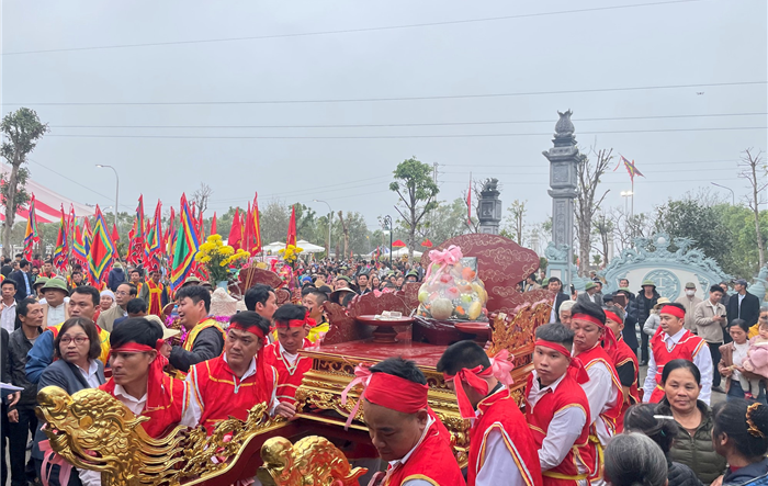 Tưng bừng khai hội Tản Viên Sơn Thánh