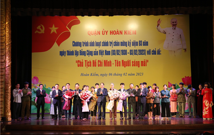 Quận Hoàn Kiếm sinh hoạt chính trị: "Chủ tịch Hồ Chí Minh - tên Người sáng mãi"