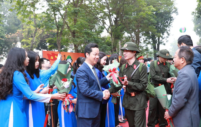 Tân binh quận Hoàn Kiếm vững tin lên đường nhập ngũ