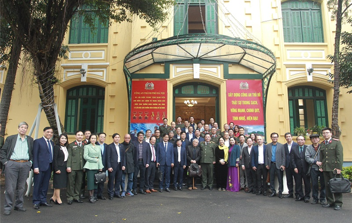  Văn nghệ sĩ, trí thức, nhà báo góp phần đảm bảo an ninh trật tự cho Thủ đô