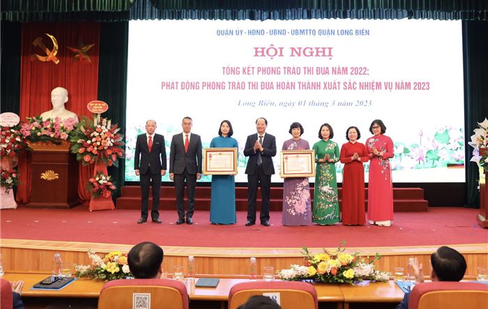 Quận Long Biên cần xây dựng đội ngũ công chức, viên chức, người lao động đáp ứng bộ tiêu chí chuyên nghiệp 