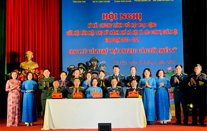 Hội Liên hiệp Phụ nữ thành phố ký kết chương trình phối hợp hoạt động với các đơn vị quân đội 
