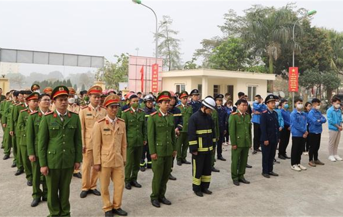 Huyện Mê Linh ra quân xử lý vi phạm trật tự an toàn giao thông, trật tự đô thị 
