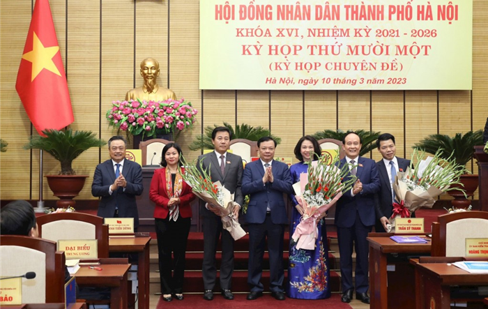 Xác nhận kết quả miễn nhiệm và bầu bổ sung Ủy viên UBND thành phố