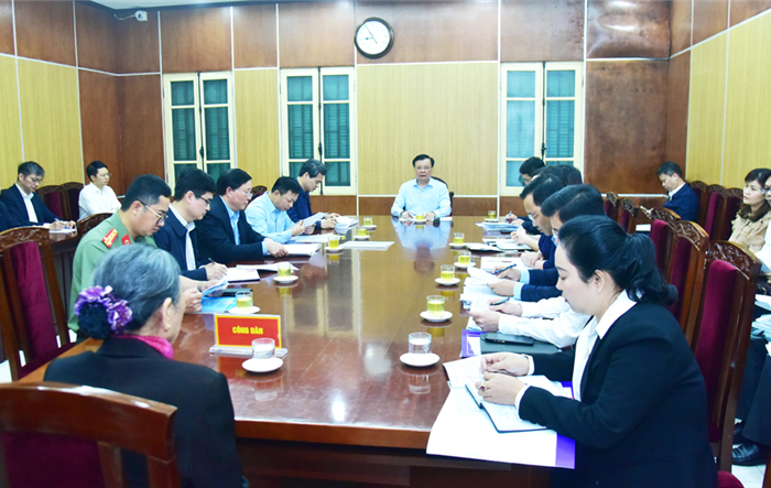 Bí  thư Thành ủy Đinh Tiến Dũng chỉ đạo giải quyết dứt điểm vụ việc kéo dài tại huyện Ứng Hoà