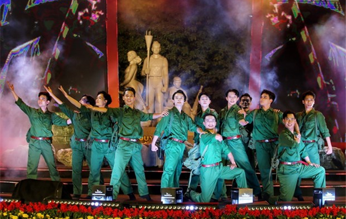 Lắng đọng chương trình nghệ thuật kỷ niệm 50 năm “Chiến thắng trở về” tri ân các chiến sĩ bị địch bắt, tù đày