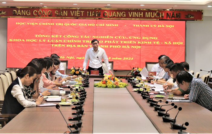 Xây dựng cơ chế chính sách thuận lợi, thúc đẩy nghiên cứu, ứng dụng khoa học lý luận chính trị vào phát triển kinh tế - xã hội