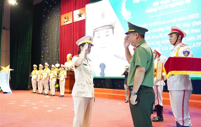 Công an Hà Nội vinh danh 12 gương mặt trẻ xuất sắc tiêu biểu năm 2022
