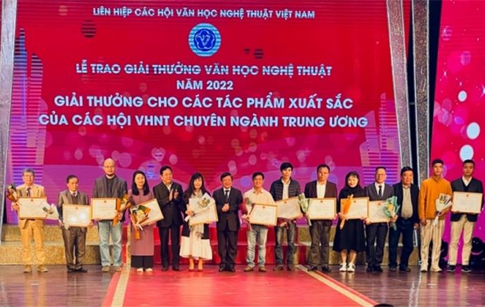 Văn nghệ sĩ với bảo vệ nền tảng tư tưởng của Đảng, đấu tranh phản bác các quan điểm sai trái, thù địch