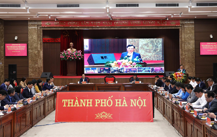 Tìm lời giải căn cơ cho quản lý lòng, hè đường, tăng tốc đầu tư chợ, công viên
