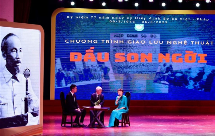 Xúc động chương trình giao lưu “Dấu son ngời”