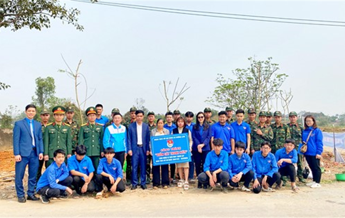 Thị đoàn Sơn Tây ra quân hưởng ứng Tháng Thanh niên năm 2023