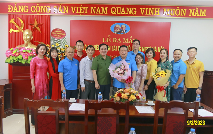 Quận Tây Hồ: Ra mắt Chi bộ Nghiệp đoàn lái xe ô tô công nghệ Hà Nội