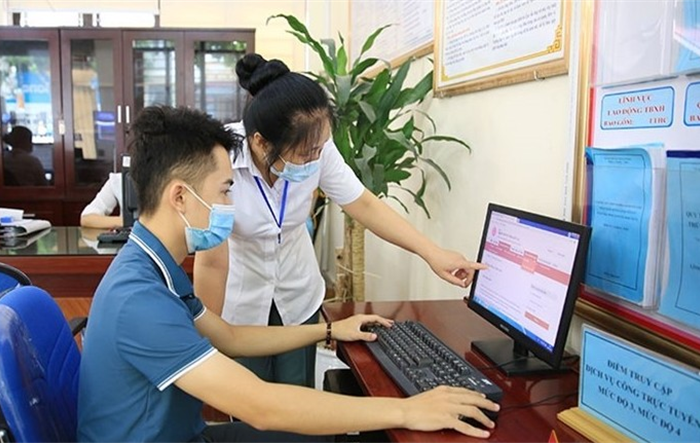 Phấn đấu tối thiểu 90% người dân, doanh nghiệp hài lòng về việc giải quyết thủ tục hành chính của thành phố 