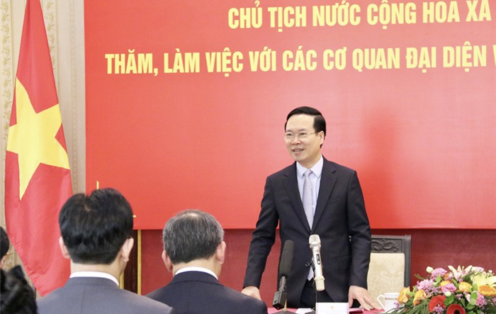 Chủ tịch nước Võ Văn Thưởng gặp mặt cộng đồng người Việt Nam tại Lào