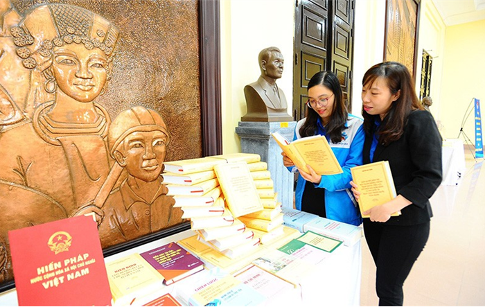 Đấu tranh phòng, chống tham nhũng, tiêu cực và những vấn đề đặt ra với thanh niên