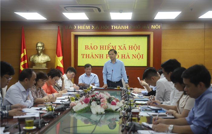 Khảo sát, đánh giá tình hình triển khai làm điểm 2 nhóm thủ tục hành chính liên thông tại BHXH thành phố Hà Nội