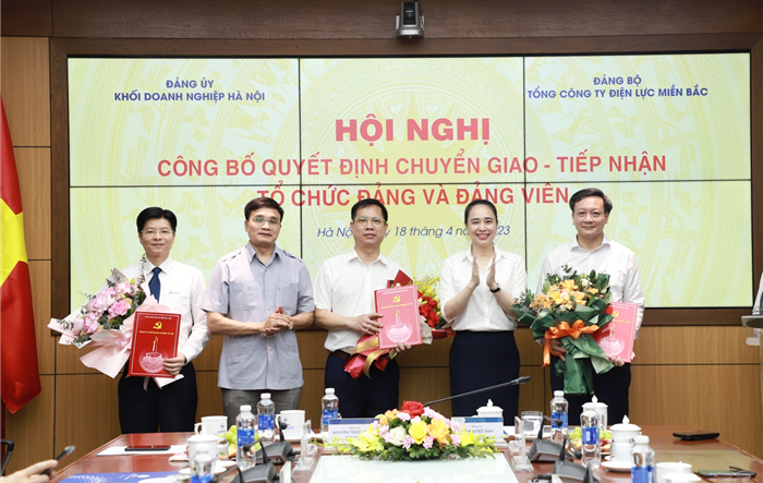 Đảng uỷ Khối Doanh nghiệp công bố quyết định chuyển giao - tiếp nhận 3 tổ chức đảng và đảng viên