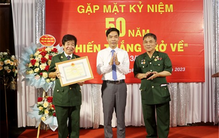 Ban liên lạc chiến sĩ cách mạng bị địch bắt tù đày thị xã Sơn Tây tổ chức gặp mặt truyền thống