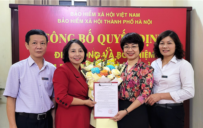 Trao Quyết định bổ nhiệm Giám đốc BHXH huyện Hoài Đức