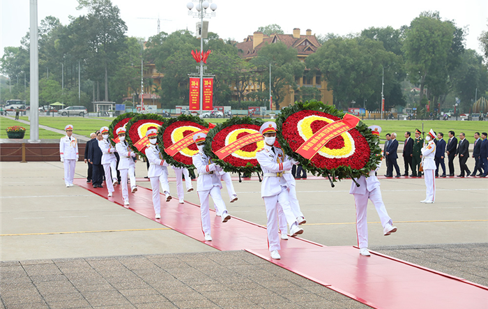 Lãnh đạo Đảng, Nhà nước và thành phố Hà Nội vào Lăng viếng Chủ tịch Hồ Chí Minh