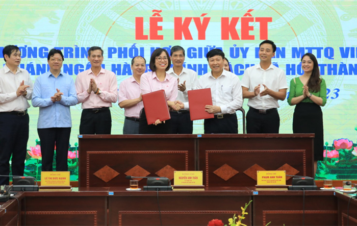 Uỷ ban Mặt trận Tổ quốc Việt Nam thành phố ký kết chương trình phối hợp với Chi nhánh Ngân hàng Chính sách xã hội thành phố