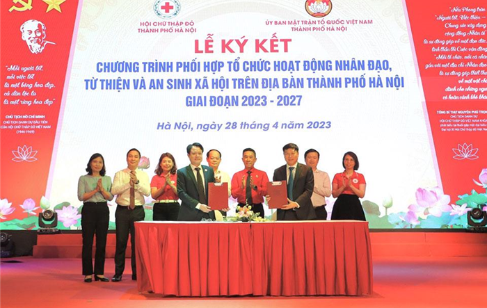 Ủy ban MTTQ Việt Nam thành phố và Hội Chữ thập đỏ thành phố ký kết chương trình phối hợp công tác