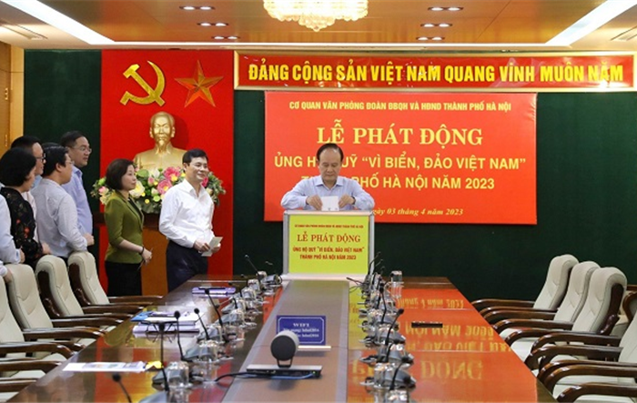 Cơ quan Văn phòng Đoàn ĐBQH và HĐND thành phố Hà Nội ủng hộ Quỹ ''Vì biển, đảo Việt Nam''