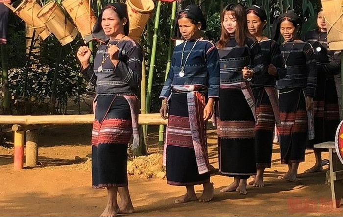 Gìn giữ bản sắc Việt trong phát triển văn hóa