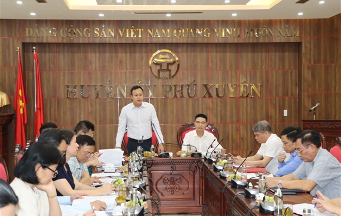 Chủ tịch Liên đoàn Lao động thành phố làm việc với huyện Phú Xuyên