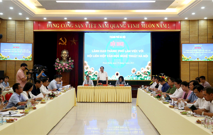 Tạo thuận lợi để đội ngũ văn nghệ sĩ phát huy sáng tạo, phát triển văn học nghệ thuật Thủ đô
