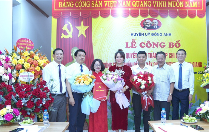 Huyện ủy Đông Anh tổ chức Lễ công bố, ra mắt chi bộ Công ty Cổ phần Đầu tư xây dựng Thương mại Vinh Giang