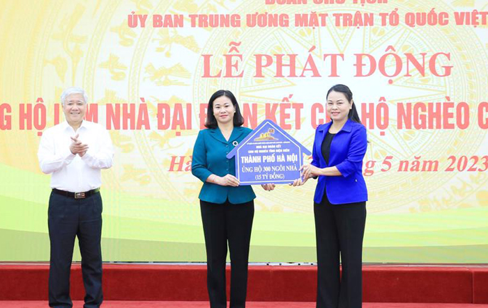 Thành phố Hà Nội ủng hộ xây dựng 300 ngôi nhà đại đoàn kết cho hộ nghèo của tỉnh Điện Biên