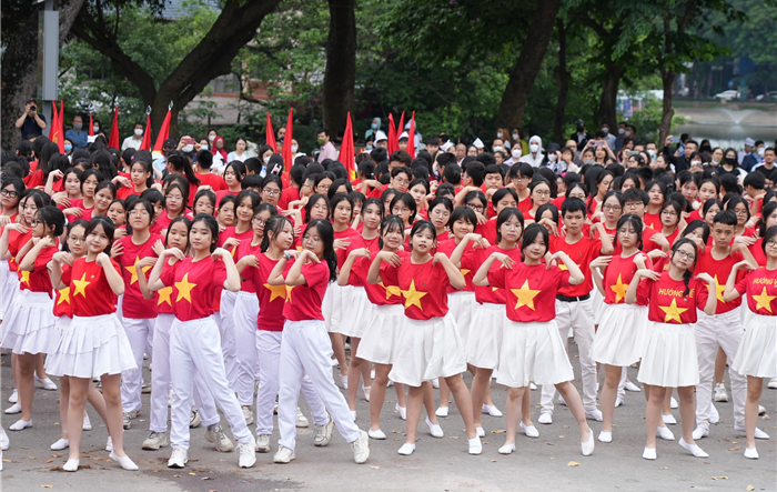 Hơn 500 thiếu nhi, đội viên quận Hai Bà Trưng tham gia đồng diễn dân vĩ với chủ đề “Tiến bước lên Đoàn”