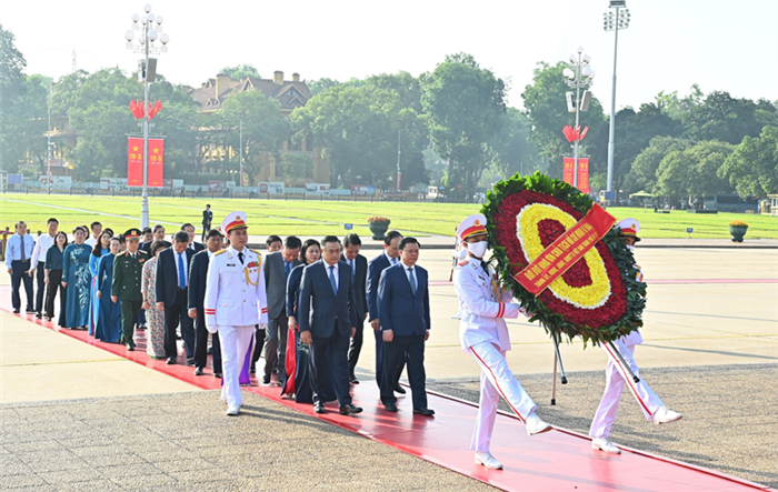 Lãnh đạo Đảng, Nhà nước và thành phố Hà Nội vào Lăng viếng Chủ tịch Hồ Chí Minh