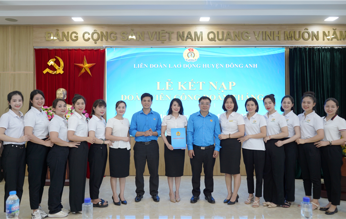 Liên đoàn Lao động huyện Đông Anh kết nạp đoàn viên, công đoàn 
