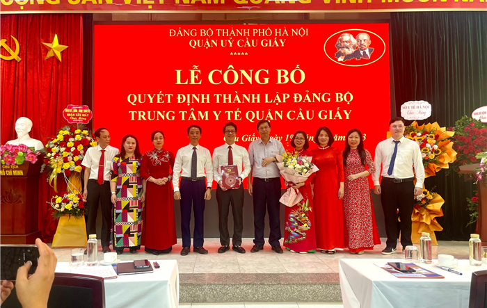 Lễ công bố Quyết định thành lập Đảng bộ Trung tâm Y tế quận Cầu Giấy