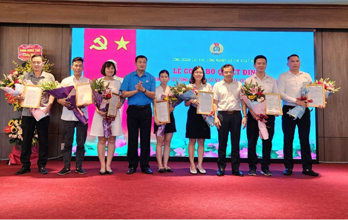 Lễ công bố quyết định thành lập 7 Công đoàn cơ sở và kết nạp đoàn viên Công đoàn