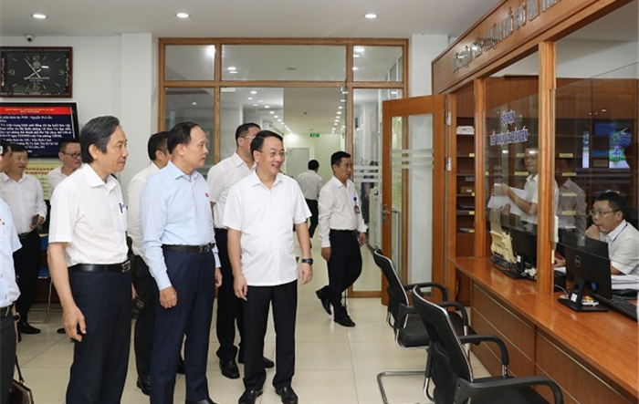 Chủ tịch HĐND thành phố Nguyễn Ngọc Tuấn giám sát cải cách hành chính tại Sở Nội vụ Hà Nội