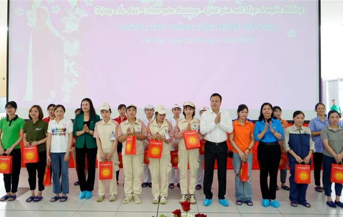 Liên đoàn Lao động thành phố Hà Nội tổ chức khám sức khỏe tập trung cho công nhân