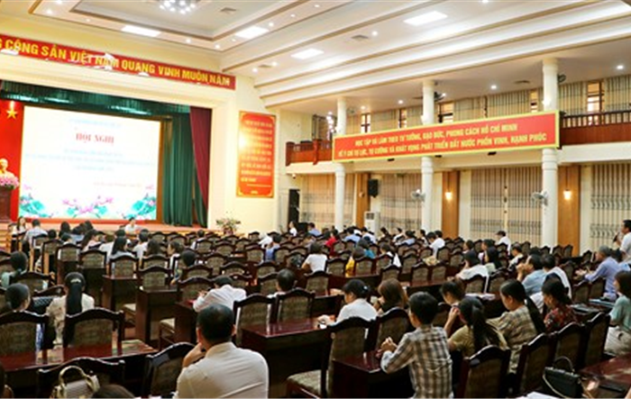 Hội nghị đối thoại giữa lãnh đạo UBND thị xã Sơn Tây với các tổ chức, cá nhân về thực hiện thủ tục hành chính 