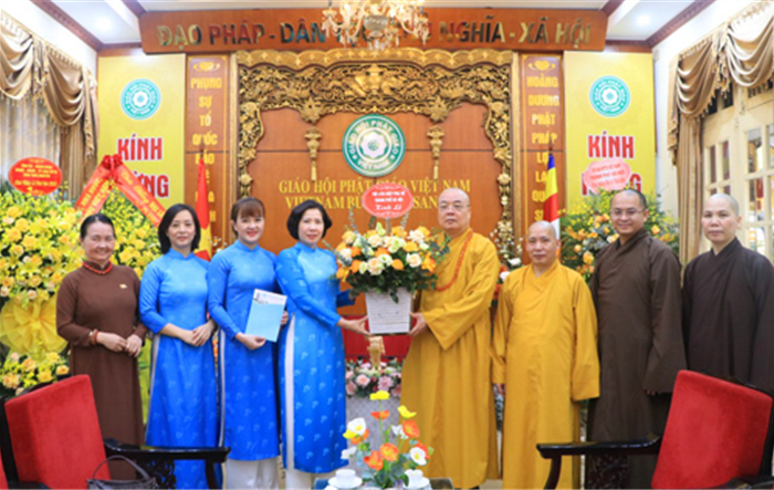 Chủ tịch Hội Liên hiệp Phụ nữ thành phố chúc mừng Đại lễ Phật đản