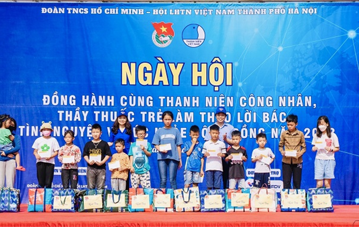 Tưng bừng Ngày hội đồng hành cùng thanh niên công nhân Thủ đô