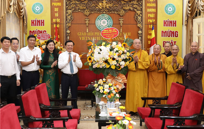 Bí thư Thành uỷ Đinh Tiến Dũng chúc mừng Lễ Phật đản Phật lịch 2567 - Dương lịch 2023