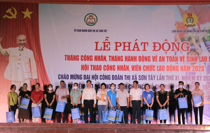 Gần 1.000 cán bộ, đoàn viên, công nhân, viên chức, lao động thị xã Sơn Tây tham gia lễ phát động “Tháng công nhân năm 2023”